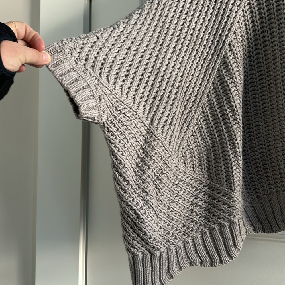 Planet one size light grey, short sleeve cable sweater. - Picture 4 of 5